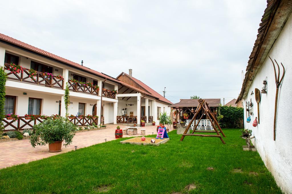 Hosszupalyi Lilaakac Vendeghaz酒店 外观 照片